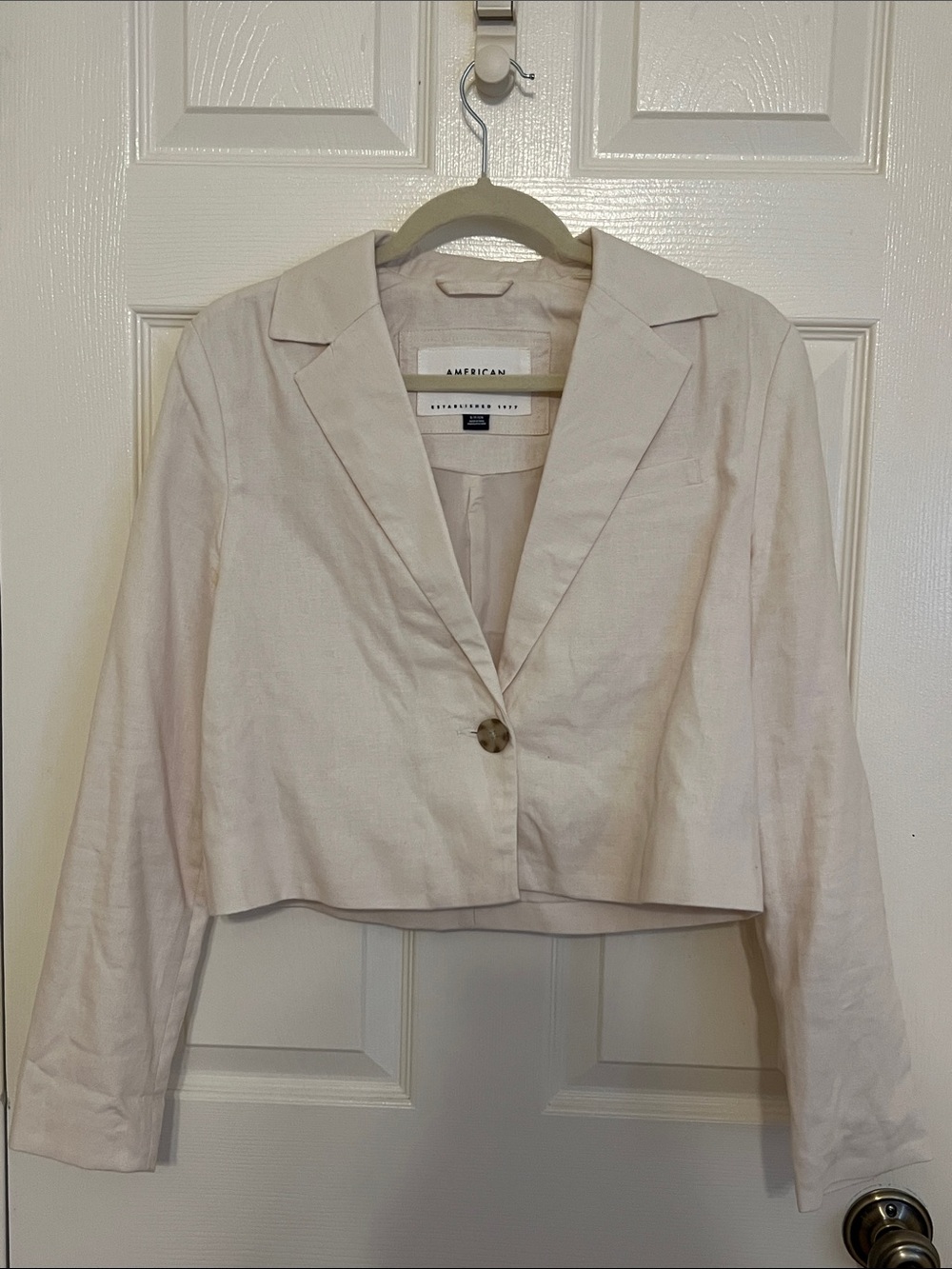American Eagle Outfitters Light Cream Cropped Blazer